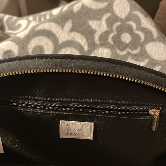 NWT Black Zippered Clutch Wristlet - Picture 7 of 7